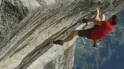 Alex Honnold klettert frei auf Les Rivieres Pourpres.