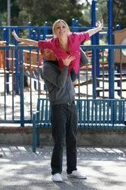 Jesse Tyler Ferguson (Mitchell Pritchett), Julie Bowen (Claire Dunphy).