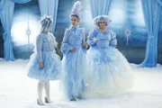 Rosabella, Rosalie und Rosalba beraten über die weihnachtlichen Prüfungen für Sascha und Ruprecht.