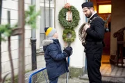 Sascha (Simon Böer) schlägt vor, Max (Santino Bathe) zu trainieren.