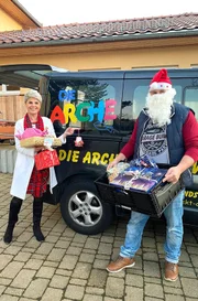 Die Adventszeit ist für Linda Feller auch die Zeit, an Kinder zu denken, denen es materiell nicht so gut geht. Zusammen mit dem Team der „Arche“ geht die Sängerin auf eine Tour und verteilt Geschenke an Kinder in Meißen.