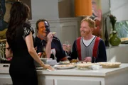 L-R: Cameron Tucker (Eric Stonestreet), Mitchell Pritchett (Jesse Tyler Ferguson)