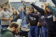 Tailgating, Parkplatzfeste, sind fester Bestandteil der amerikanischen Sportskultur, wie etwa beim Football.