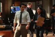 Kommen dem Rätsel um den Mord das reichen Investmentbanker Jason Sands immer näher: Kimball Cho (Tim Kang, l.) und Teresa Lisbon (Robin Tunney, r.) ...