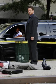 Det. Mac Taylor (Gary Sinise) und sein Team sind auf der Suche nach einem gefährlichen Heckenschützen, der in New York wahllos und wie aus dem Nichts auf Menschen schießt.