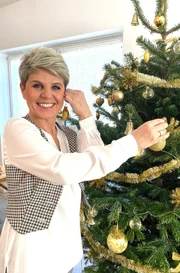Bei Country-Sängerin Linda Feller wird es in der Adventszeit goldig.