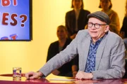 Was gibt es Neues?  - Die kuriosesten Fragen, die witzigsten Antworten, die verrücktesten „Dinge der Woche“ und viel Spaß mit Oliver Baier und seinen Gästen. - Im Bild: Oliver Baier. Foto: ORF/Günther Pichlkostner. Veröffentlichung honorarfrei nur für redaktionelle Berichterstattung in Sendungszusammenhang und mit Copyrightangabe. Kontakt: foto@orf.at