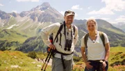Moderatorin Andrea Grießmann erkundet mit dem Biologen und Steinbockexperten Henning Werth die schöne Bergwelt.