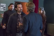 Jack (Milo Ventimiglia, 2.v.l.) macht sich auf nach Cleveland um sich wieder mit Rebecca zu vertragen. Dort trifft er dann auf Ben (Sam Trammell, 2.v.r.) und die Situation eskaliert ...