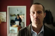 Trotz allem hofft Oliver Manlik (Barnaby Metschurat) noch, dass seine Frau Caroline sich ihm wieder zuwendet.