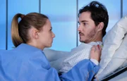 Die beiden Feuerwehrkollegen Nina Manzel (Julia Schäfle) und Max Volkmann (François Goeske) verheimlichen ihre Beziehung vor ihrem Truppführer. Doch durch Max' schwere Brandverletzung ist nun alles ans Licht gekommen. Zeit für Nina, Max zu sagen, dass sie ihn liebt und für Max, zuzugeben, dass er Angst vor den bevorstehenden Operationen hat.