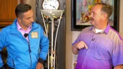 Trödelprofi Mauro (li.) im Gespräch mit Eberhard (56)