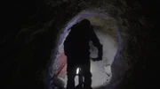 Finster, steil und rutschig: Der Mountainbike-Trail im stillgelegten Bergwerk von Mežica ist selbst für Könner eine Herausforderung.