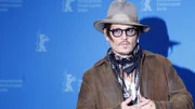 Johnny Depp ist einer der facettenreichsten Charakterdarsteller aller Zeiten. Doch 2016 kommt eine neue Seite des Schauspielers ans Licht, die kostet Hollywoods Bad Guy fast die Karriere.