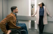 Dr. Ilay Demir hat keine Ahnung, dass die Frau, mit der er sich gerade anlegt, seine neue Chefärztin ist.