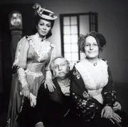 Ein scheinbar friedliches Familienidyll. Von links: Silvia Luzzi, Umberto Troni und Ima Agustoni.