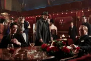 DI Fred Thursday (Roger Allam) ahnt nichts Gutes als er erfährt, dass Vince Kasper (Nick Court) und sein Vater Vic Kasper (Clive Wood) wieder in Oxford aufgetaucht sind.