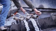 Dakota Spinks schneidet das Wasser zum Heiligen Roller ab.