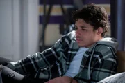 With the house to himself, an energized Eladio shares the true depth of his unlikely connection to Jeremy. But when her patient shuts down on the heels of a compliment, Brooke helps Eladio sort through deep-rooted issues from his childhood.
