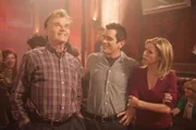 Frank Dunphy (Fred Willard), Phil Dunphy (Ty Burrell), Claire Dunphy (Julie Bowen)
