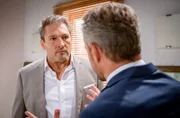 Zwischen Erik (Sven Waasner, r.) und Christoph (Dieter Bach, l.) kommt es zu einer Auseinandersetzung.