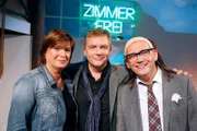 Christine Westermann und Götz Alsmann mit ihrem WG-Gast Hape Kerkeling.