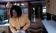 Uzo Aduba als Dr. Brooke Taylor