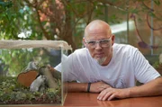 Die singenden Mäuse, Männchen der Braunmaus „Scotinomys teguina“ liefern sich in den Nebelwäldern Mittelamerikas Sing-Duelle, die mit ihren schnellen Wechseln dem menschlichen Dialog gleichen. Thomas D erklärt die verblüffende Ähnlichkeit.