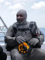 Paul de Gelder and Mike Tyson discusses their next dive with the sharks