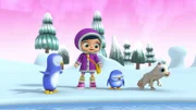 Pinguin Pablo soll Wissper, Peggy und Polarfüchsin Phöbe bei ihrem Spiel unterstützen.