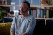 Colin (John Benjamin Hickey).