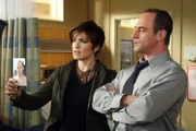 (l-r) Mariska Hargitay as Det. Olivia Benson, Christopher Meloni as Det. Elliot Stabler