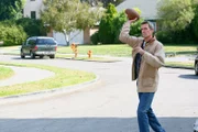 Mike Heck (Neil Flynn)