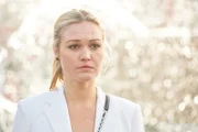 Georgina Clios (Julia Stiles)