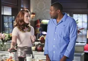 Nach seiner Niederlage im Kampf gegen die Städtefusion ist Lavon (Cress Williams, r.) deprimiert, Annabeth (Kaitlyn Black, l.) versucht ihn jedoch zu motivieren ein letztes Mal alles zu geben ...