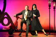 Wöller (Fritz Wepper, l.) und Schwester Hanna (Janina Hartwig, r.) bei ihrem Auftritt bei der Wohltätigkeitsgala.