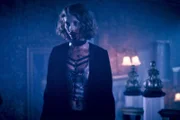 Agata (Dana Herfurth) ist blutdurstig und behält ihre Beute fest im Blick.