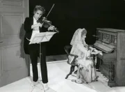 Umberto Troni und Ima Agustoni musizieren.