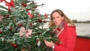 Der Duft von Glühwein und Plätzchen, festlich geschmückte Innenstädte, bunte Lichter an Tannenbäumen und besinnlich-fröhliche Musik. Tamina Kallert erlebt die stimmungsvolle Adventszeit am Niederrhein, besucht ganz besondere Weihnachtsmärkte und lernt Weihnachtsrituale auf beiden Seiten der Grenze kennen.