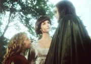 Prinzessin Fantaghirň, Teil 6 Tarabas (Nicholas Rogers) soll Fantaghiro (Alessandra Martines) den magischen Kuss schenken, mit dem sie ihren versteinerten Geliebten Romualdo zurück ins Leben holen kann. Doch eine alte Prophezeiung sagt, dass sich Tarabas durch diesen Kuss in einen Werwolf verwandeln wird, der Fantaghiró auf der Stelle verschlingt. Aber die Prinzessin ist bereit, ihr Leben für den Geliebten hinzugeben.