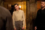 (L-R): Christiane Paul als Europol Agent Katrin Jaeger und Luke Kleintank als Special Agent Scott Forrester.
