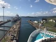 Schleusendurchfahrt durch den Panamakanal mit der Grand Lady/MS Artania.