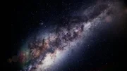 Unsere Heimatgalaxie, die Milchstraße, ist von der Erde aus als Lichtband am Nachthimmel zu sehen. Die Spiralgalaxie besteht aus 400 Milliarden Sternen.