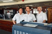 Das Traumschiff nimmt Kurs in Richtung Namibia. Ein unvergessliches Erlebnis auch für Kapitän Max Parger, Staff-Kapitän Martin Grimm und Schiffsoffizier Oliver Botten.