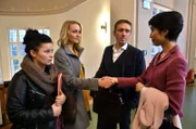 Als die blinde Anwältin Romy Heiland im Beisein ihrer Assistentin Ada Holländer zum ersten Mal Nayong begrüßt, die neue Freundin ihres Exfreundes Ben Ritter, versetzt ihr das einen Stich.