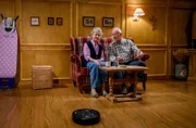 Alfons und Hildegard sind besorgt wegen der Serie an Pannen am "Fürstenhof".
