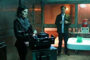 Die Spuren der ermordeten Frau aus dem Central Park führen Josephine Danville (Sela Ward) und Det. Don Flack (Eddie Cahill) zu einem kleinen Bestattungsunternehmen, das längst geschlossen wurde.