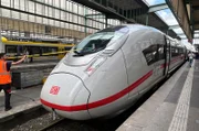ICE neo im Stuttgarter Hauptbahnhof. Mit der Fertigstellung von "Stuttgart 21" fahren die Züge unterirdisch in den neuen Bahnhof.