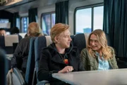 L-R: Billy Johnson (Domhnall Gleeson) und Ruby Richardson (Merritt Wever)