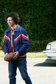 Axl Heck (Charlie McDermott)